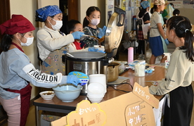 写真：飲食ブースの様子