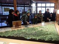 写真：観察の森と目指す山の位置関係を解説