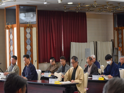 写真：きもの議会中の様子