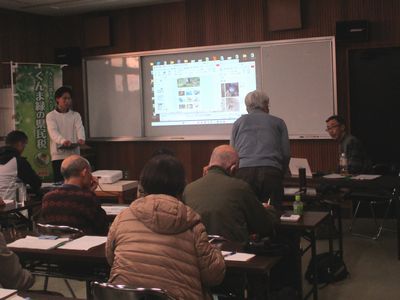 写真:質問をする参加者