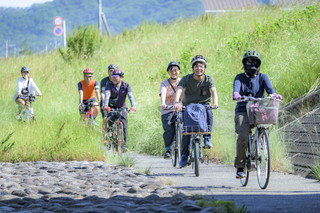写真:渡良瀬川沿いの遊歩道