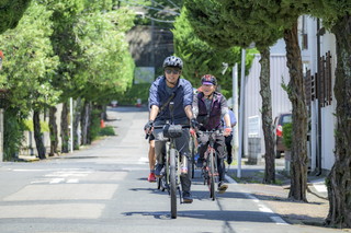 写真:まちなかを走る自転車