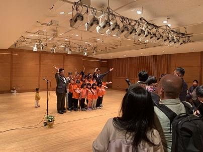 写真：ミュージカルスクール開講式の集合写真