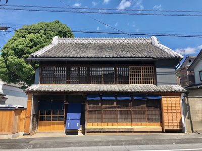 写真：重要伝統的建造物群保存地区 公開活用施設「まちなか交流館」外観