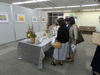 第76回桐生市文化祭協賛事業の「花の絵クラブ」の写真