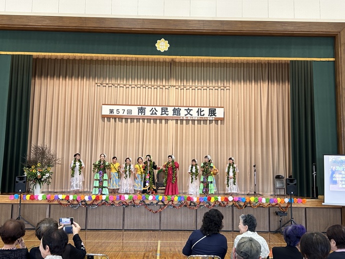 写真：文化展　サークル発表の様子