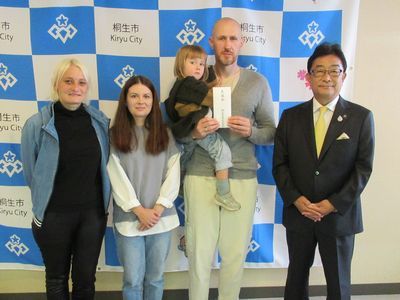 写真：ウクライナ避難者への支援金贈呈式の様子