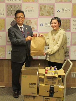 写真：ミニきりゅう2024実行委員会様からの寄附の受け入れの様子
