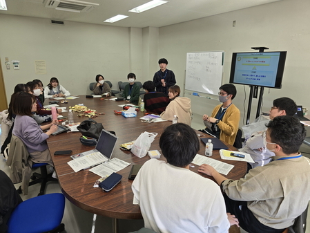 写真：第1回ミーティングの様子