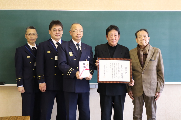 写真：寄贈式の様子