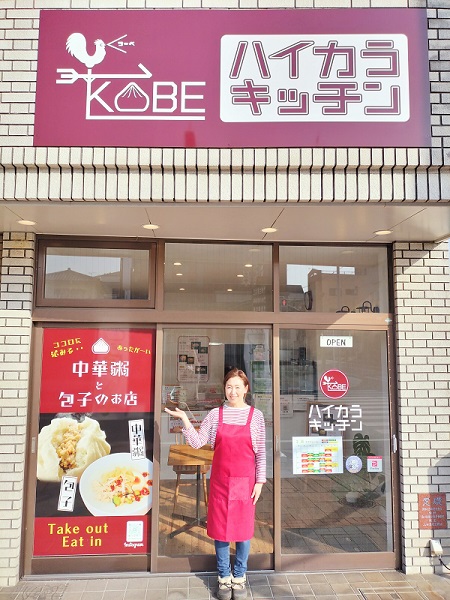 写真：店舗外観と店主