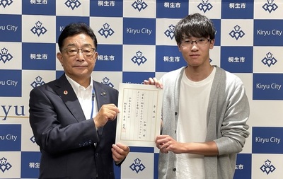 写真：荒木市長と追加メンバー