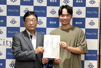 写真：荒木市長と追加メンバー