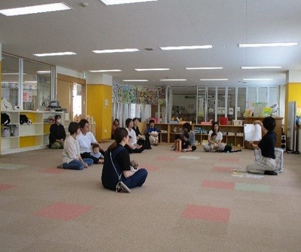 写真:保健師が話している様子