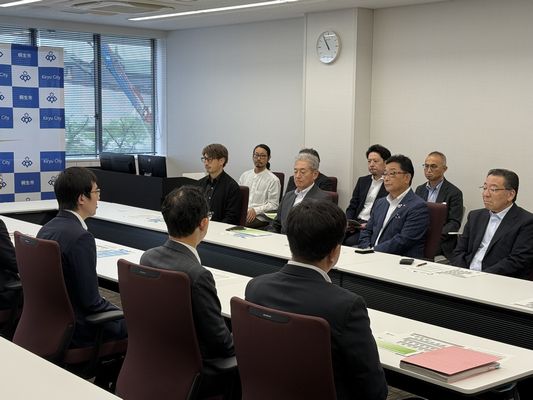 写真：国土交通大臣政務官をはじめ国土交通省の皆様2