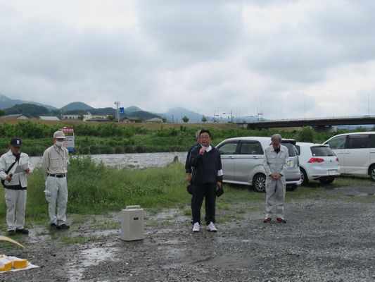写真：第31回渡良瀬川クリーン運動の様子　市長挨拶