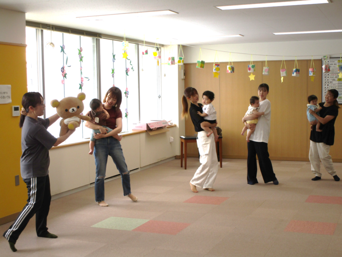 写真：親子あそび