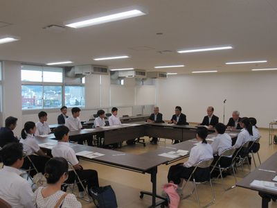 写真:令和7年度桐生市中学生海外派遣事業帰国報告会の様子