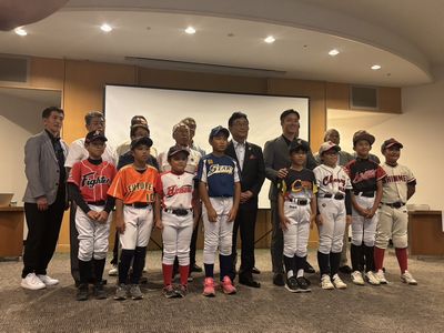 写真:広沢球場サブグラウンド改修視察会の様子