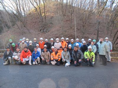 写真：群馬県森林土木建設協会による森林整備ボランティア活動の様子