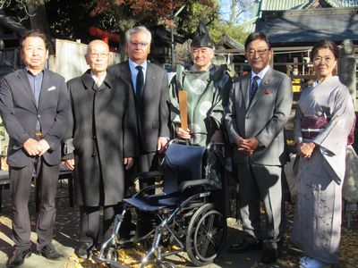 写真：天満宮古民具骨董市様からの寄附の受け入れの様子