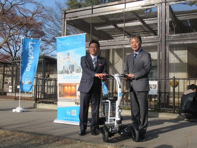 写真：株式会社 山田製作所からの寄附の受け入れの様子