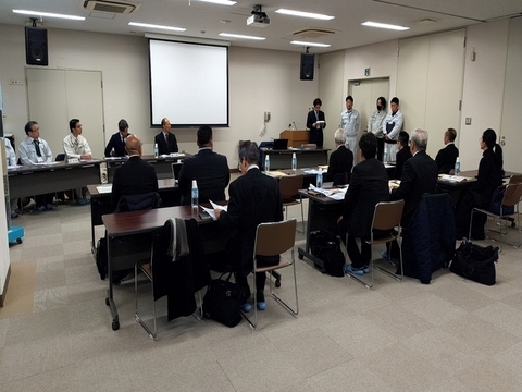 写真：視察委員集合写真1