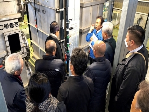 写真：視察委員集合写真2