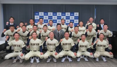 写真：令和7年度群馬県中学校新人大会第48回軟式野球大会優勝及び文部科学大臣杯第17回全日本少年春季軟式野球大会出場報告の様子