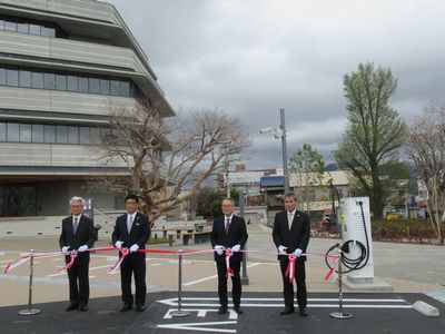 写真：電気自動車急速充電設備利用開始式の様子1
