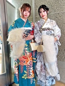 写真:女性2人組 着物姿