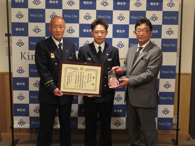 写真：第49回全国消防長会関東支部消防職員意見発表会　最優秀賞受賞報告の様子2
