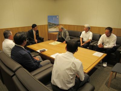 写真：桐生OB野球クラブ様による第31回太田市長旗争奪東日本還暦軟式野球大会優勝報告の様子2
