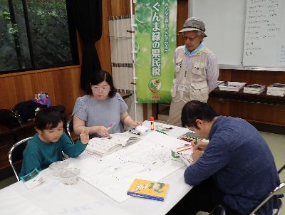 写真:親子で生きものマップ作り
