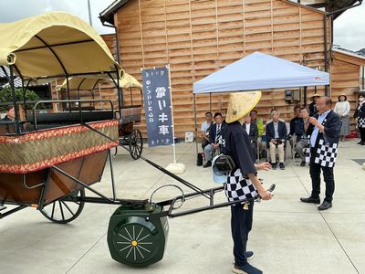 写真：電リキ車重伝建ガイドツアー出発式の様子3