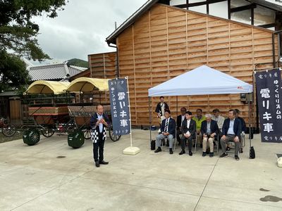 写真：電リキ車重伝建ガイドツアー出発式の様子4