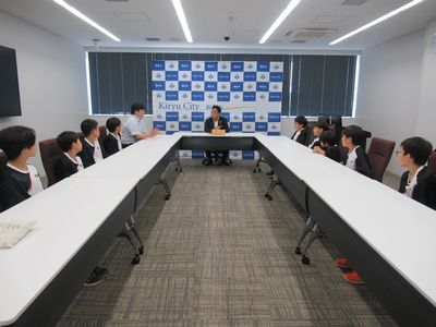 写真：第42回若葉カップ全国小学生バドミントン大会出場報告の様子2