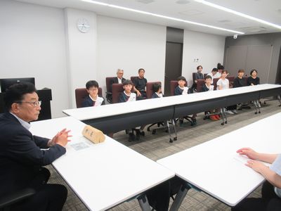 写真：第42回若葉カップ全国小学生バドミントン大会出場報告の様子3