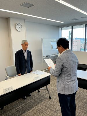 写真：令和8年度桐生市中小企業人材養成審議会委嘱状交付式の様子1