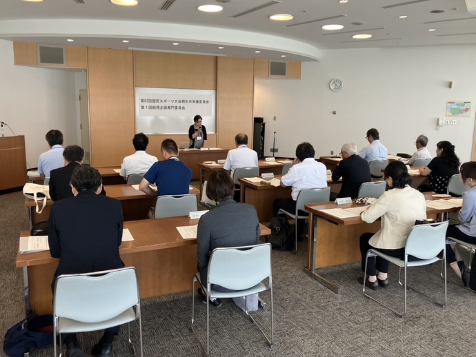写真：第1回総務企画専門委員会での議事